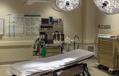 Surgical room with equipment and operating table.